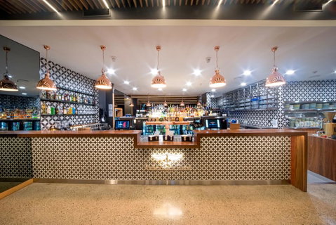 Airlie Beach Hotel - Australian Directory 2