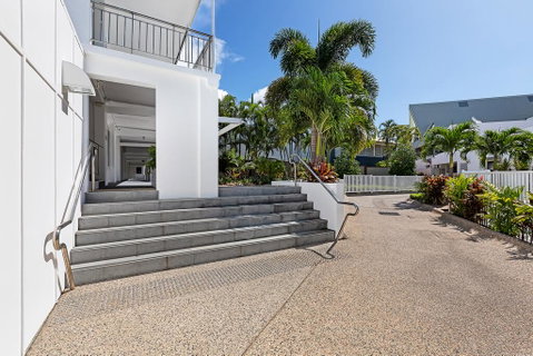 Airlie Beach Hotel - Australian Directory 1