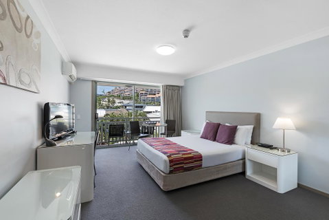 Airlie Beach Hotel - Australian Directory 3