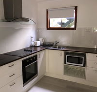 Airlie Getaway Unit 3 - Australian Directory