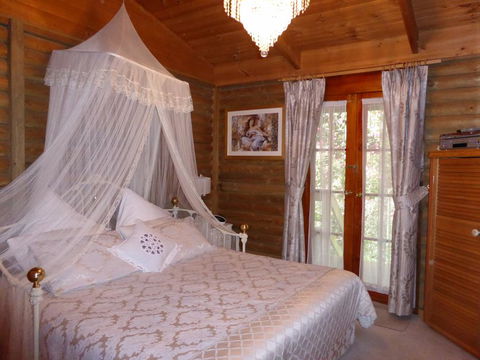 Aldgate Lodge Bed & Breakfast - Australian Directory 2