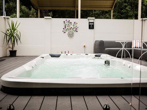 Aldgate Lodge Bed & Breakfast - Australian Directory 1