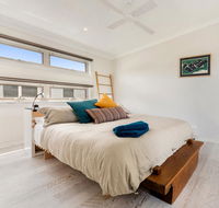 Alice's Palace 2-minute walk to lifeguard patrolled surf beach - Australian Directory