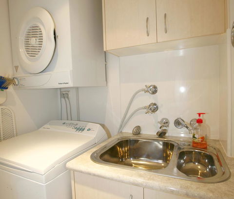Allamanda U2, - Awesome Location - - Australian Directory 1