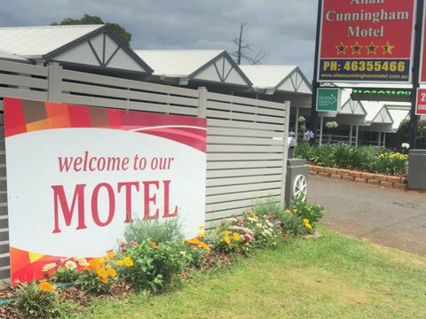 Allan Cunningham Motel - Australian Directory 1