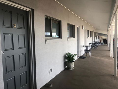 Allan Cunningham Motel - Australian Directory 3