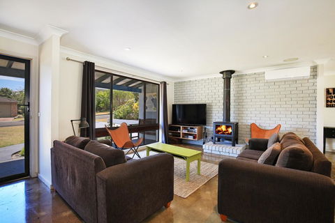 Aloha - Pet & Family Friendly - 10 Min Walk To Beach - Australian Directory 2