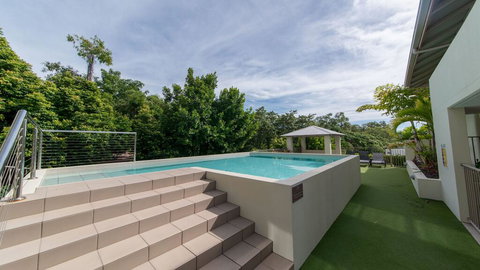 Alpha 8 On Waterson - Airlie Beach - Australian Directory 2