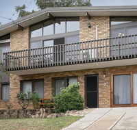 Alpine House - Views over Lake Jindabyne and the Snowy Mountains