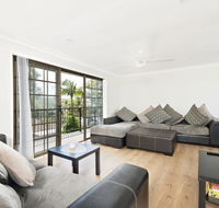 Amaroo Retreat  Fingal Bay - Australian Directory