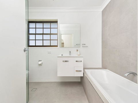 Amaroo Retreat @ Fingal Bay - Australian Directory 2