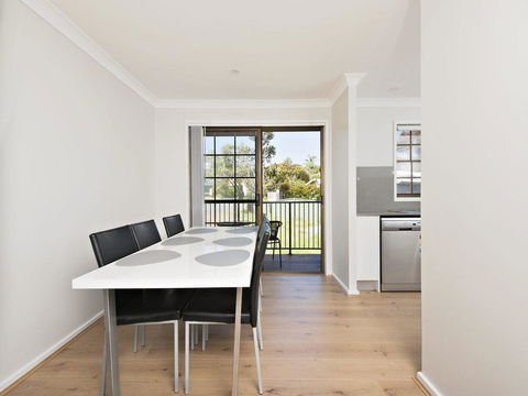 Amaroo Retreat @ Fingal Bay - Australian Directory 1