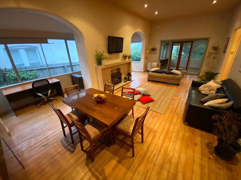 Amazing And Big Home With View - Australian Directory 0