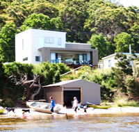 Amazing Ansons Bay Absolute Waterfront Beach House - Australian Directory
