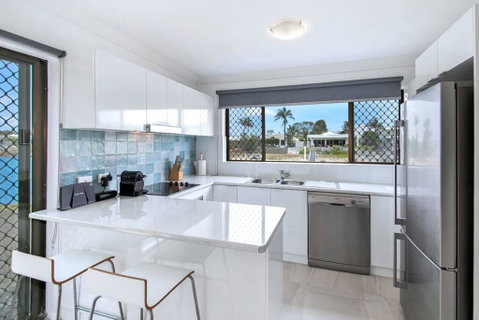 Amazing Modern Apartment On The Canal - Australian Directory 0