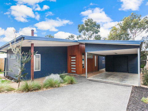 ANGLE BY THE SEA - Anglesea - Australian Directory 0