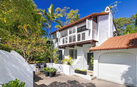 Apartment 1 - 20 Viewland Drive - Australian Directory 0