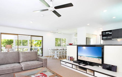 Apartment 1 - 20 Viewland Drive - Australian Directory 1