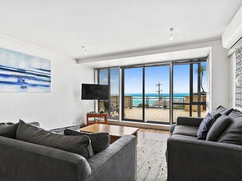 APARTMENT 12 PACIFIC APARTMENTS- Across From The Pier - Australian Directory 3