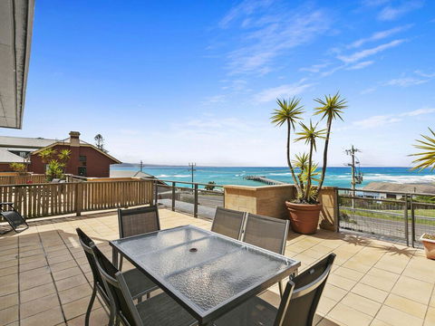 APARTMENT 12 PACIFIC APARTMENTS- Across From The Pier - Australian Directory 0