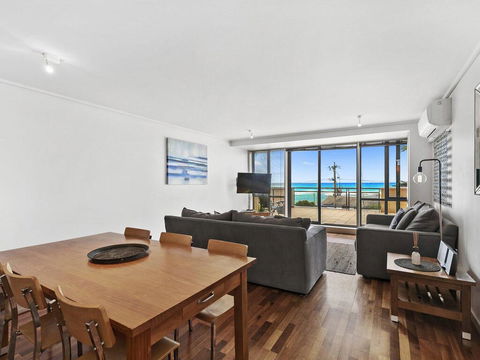 APARTMENT 12 PACIFIC APARTMENTS- Across From The Pier - Australian Directory 1