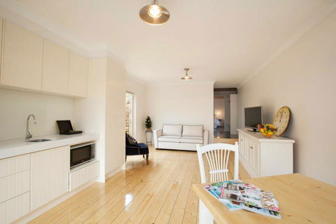 Apartment 35 - Australian Directory 2