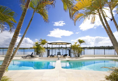 Apartment 5 Commodore - Australian Directory 3