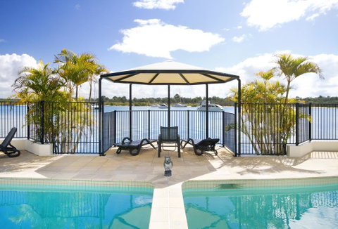 Apartment 5 Commodore - Australian Directory 2
