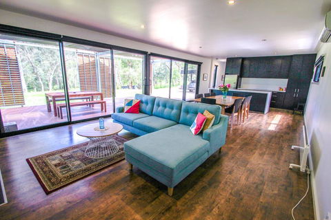 Apex House - Australian Directory 0