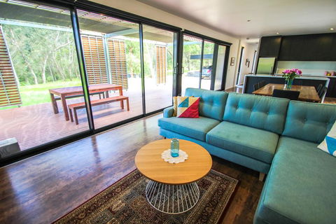 Apex House - Australian Directory 1