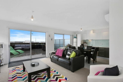APOLLO 13 PENTHOUSE - Free Wifi & Huge Terrace! - Australian Directory 0