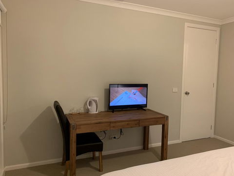 Apple House Truganina - Australian Directory 2