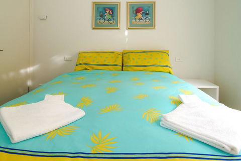 Aqua Luna - Australian Directory 1