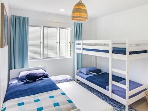 Aqua Promenade Beachfront Holiday Apartments - Australian Directory 2