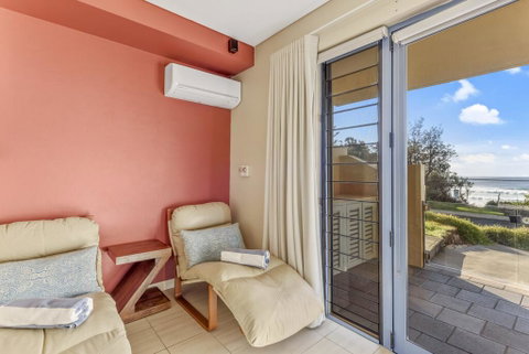 Aqua Shores Studio - Australian Directory 2