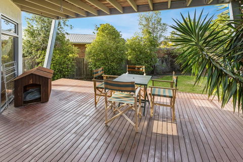 Aqua Vista - A Stroll To Paynesville Forshore - Australian Directory 1
