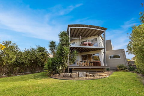 Aqua Vista - A Stroll To Paynesville Forshore - Australian Directory 3