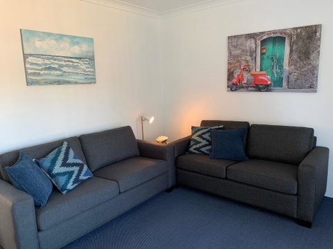 Aquarius Apartments Mollymook - Australian Directory 2