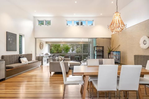 Aquawaters@Belongil - Australian Directory 2