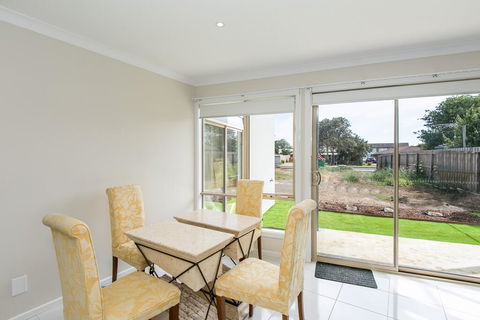 Aquilla Townhouse 6 - Australian Directory 2
