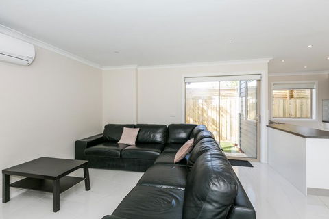 Aquilla Townhouse 6 - Australian Directory 3