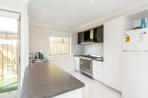 Aquilla Townhouse 6 - Australian Directory 1