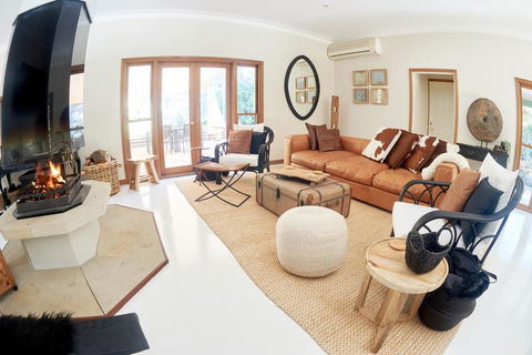 Arcadian Retreat - Australian Directory 0