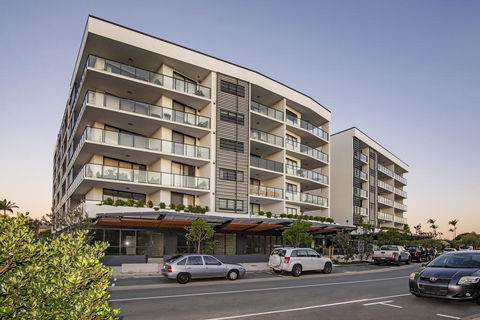 Arise Hedge - Australian Directory 0