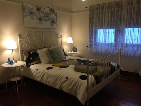 Art Deco Cottage - Australian Directory 2