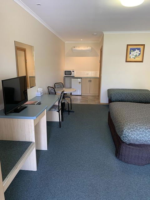 Arthur Phillip Motor Inn - Australian Directory 2