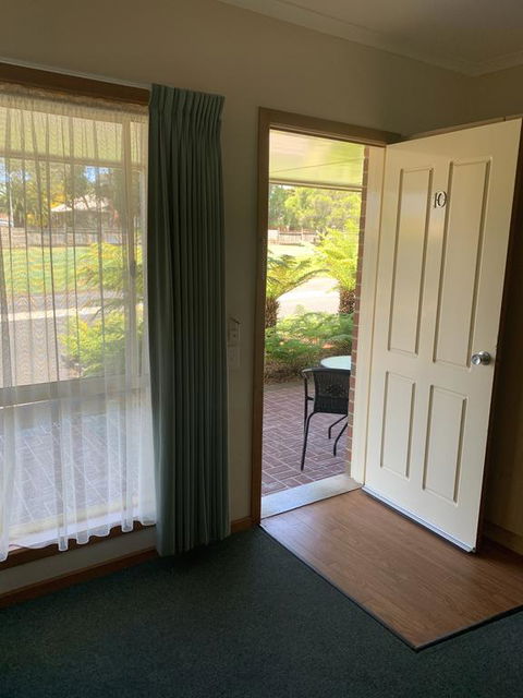 Arthur Phillip Motor Inn - Australian Directory 1