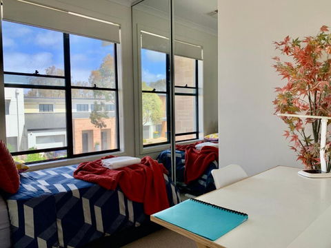 Luxurious Suite - Australian Directory 1