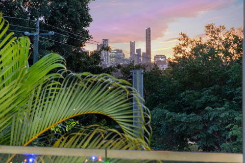 Luxurious Living - 3Bed-3Bath-1Car-Pool - Balmoral - Australian Directory 3