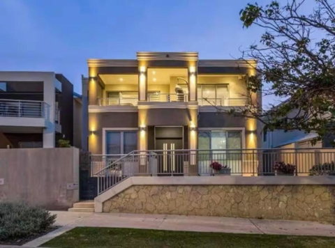 Luxury Beachside Residence - Australian Directory 0